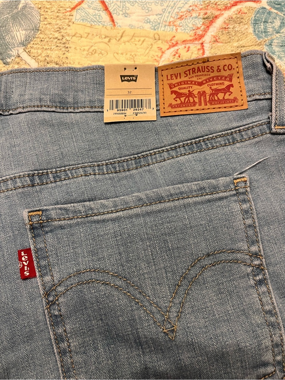 Levi's Light Blue Denim Mid-Length Shorts - Rolled Hem - Picture 6 of 12